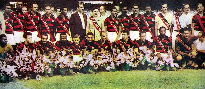 Em pé, da esquerda para a direita, vemos: o braço do técnico Fleitas Solich, Tião, Servílio, Pavão, Leone, Marinho, presidente Gilberto Cardoso, dona Berta Duarte (madrinha do time), Aristeu Duarte (diretor, atrás; o outro atrás não foi identificado), Dequinha, Jordan, Cido, Fadel Fadel, três cartolas e Galo. Agachados: Zagallo, Joel, Rubens, Benitez, Esquerdinha, Evaristo, Maurício, Índio, Garcia e Arthur de Carvalho (o penúltimo, membro da comissão técnica). A foto é da revista Esporte Ilustrado, de 1953.