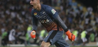 Botafogo renova com Gatito por 3 anos; Arnaldo vai para Ceará