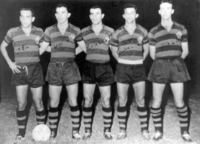 Da esquerda para a direita: Joel, Duca, Evaristo, Dida e Zagallo. O Flamengo  beteu seu adversário por 4 a 1, em um dia inspirado de Dida, que anotou os quatro gols para a equipe rubro-negra. Foto enviada por José Alves