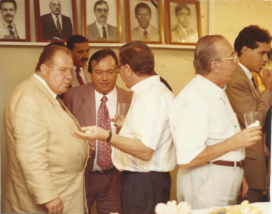 Evento na Aceesp nos anos 80. Os dois primeiros são Mustafá Contursi e Dalmo Pessoa. Atrás, de bigode, o então árbitro Ulisses Tavares da Silva. Foto: Sarkis