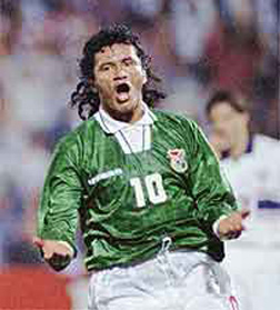 Placar 90 - 𝙌𝙪𝙚𝙢 𝙨𝙚 𝙇𝙚𝙢𝙗𝙧𝙖 ??? El diablo 𝘌𝘵𝘤𝘩𝘦𝘷𝘦𝘳𝘳𝘺  🇧🇴 Nada mais nada menos que o melhor jogador Boliviano de todos os tempos,  o diablo Etcheverry como era conhecido fez história