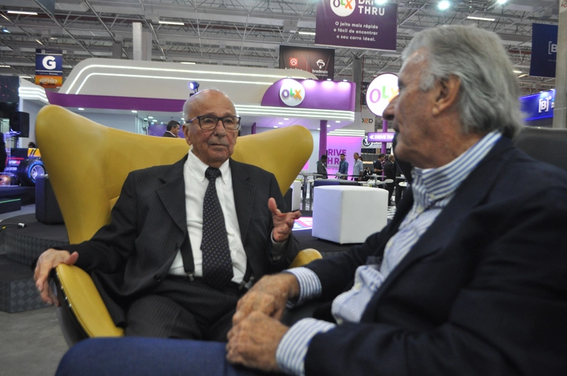 Bird Clemente e Wilsinho Fittipaldi em 7 de novembro de 2018, durante o Prêmio Capacete de Ouro, no São Paulo Expo, durante o Salão do Automóvel. Foto: Marcos Júnior Micheletti/Portal TT