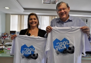 A Dra. Gislaine Nunes esteve ao lado de Milton Neves na redação do Portal Terceiro Tempo. Foto: Marcos Júnior Micheletti/Portal TT