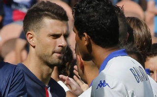 Após cabeçada, técnico decide sacar Brandão do time no Francês