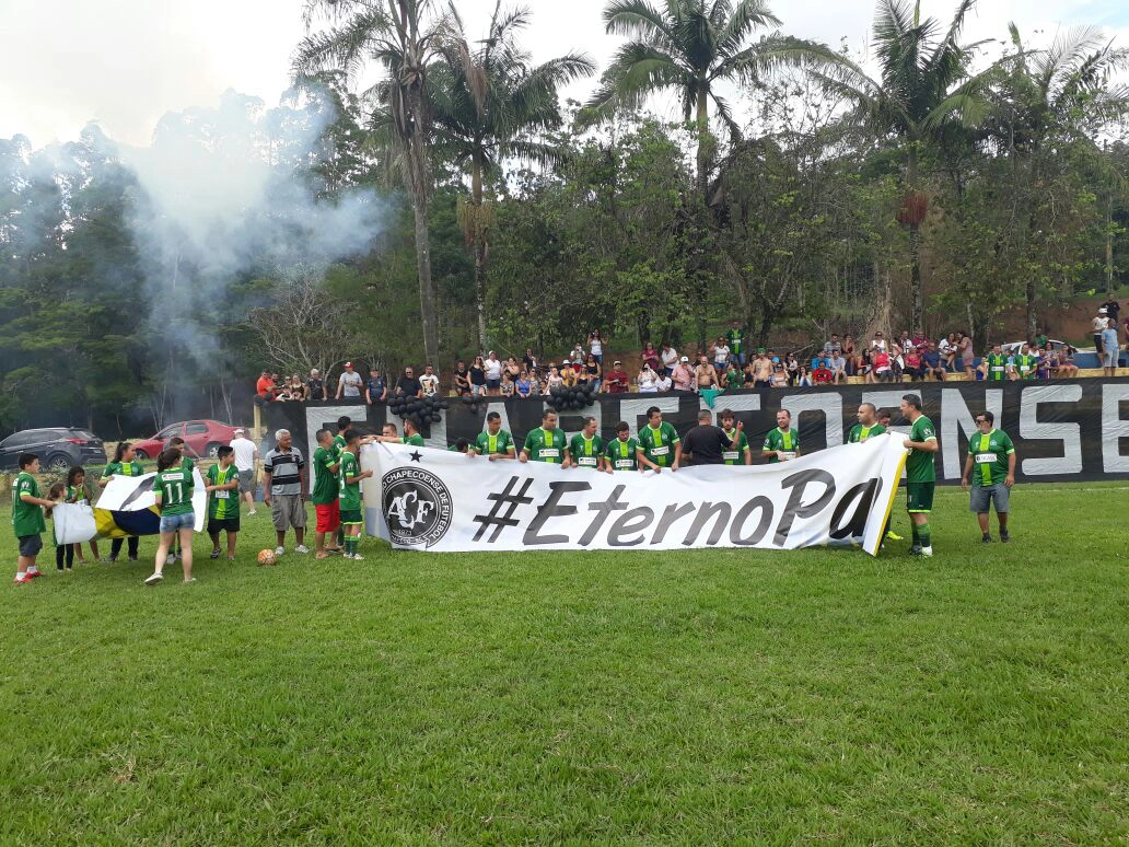 Com a #EternoPan, amigos homenageiam Caveirinha também conhecido como Marreta, na várzea. Foto: arquivo pessoal