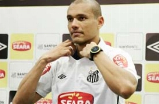 Atacante deve começar a partida contra o Avaí