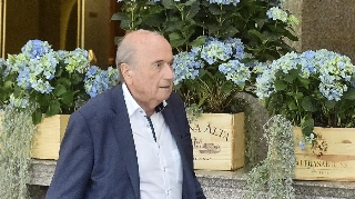 Blatter quer que Fifa devolva relógios avaliados em mais de R$ 1,5 milhão