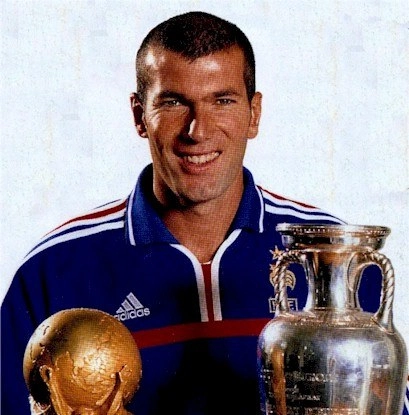 Com as ta&ccedil;as da Copa e da Europa em 1998