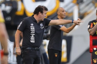 Protocolo da Conmebol proíbe o técnico santista de participar do jogo na Vila Belmiro. Foto: Pedro Ernesto Guerra Azevedo/Santos FC