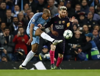 Dono do City diz que tentou contratar Messi e ofereceu triplo do sal&aacute;rio