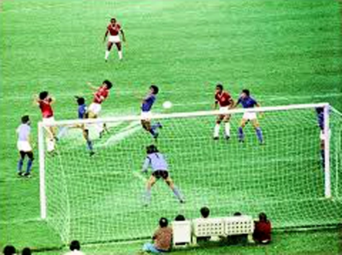 O `Gol Iluminado´de Figueroa em 14 de dezembro de 1975, contra o Cruzeiro, na decisão do Campeonato Brasileiro, no Beira-Rio. Foto: Reprodução