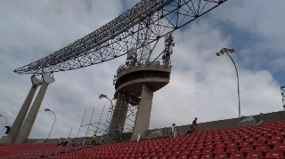 A recomendação da FIFA é de que os painéis instalados em arenas e estádios possuam resolução P20 (pixels de 20mm)