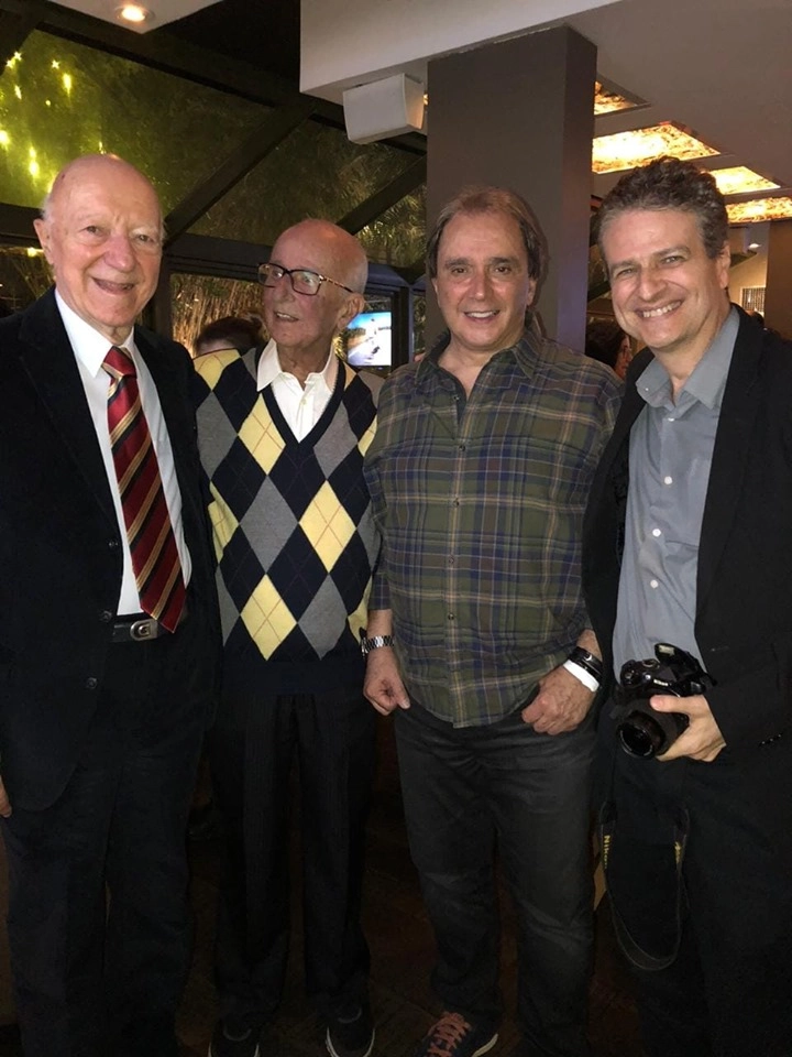 Claudio Carsughi, Bird Clemente, Reginaldo Leme e Marcos Micheletti em 22 de outubro de 2019, na Cristal Pizza Bar, noite de lançamento dos desenhos feitos por Bird Clemente sobre automobilismo. Foto: Claudia Carsughi