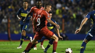 Athletico perde com gol impedido do Boca, mas segue para próxima fase