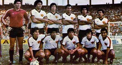 Em pé: País, Marião, Aílton, Betão, Paulo Osmar e Merica. Agachados: João Carlos, Édson, Roberto Cearense, Givanildo e Joãozinho.