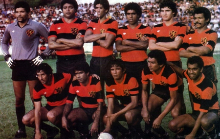 Joãozinho fez parte do time do Sport tricampeão pernambucano no começo dos anos 80. Em pé: País, Marião, Aílton, Betão, Paulo Osmar e Merica. Agachados: João Carlos, Édson, Roberto Cearense, Givanildo e Joãozinho