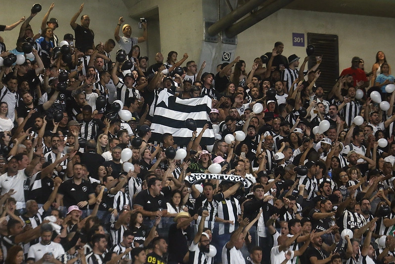 Bolavip Brasil - Aconteceu outra vez! Botafogo marca aos 52 do segundo  tempo mas cede o empate aos 55 minutos para o Corotiba. Botafogo chega ao  nono jogo sem vitória e vê