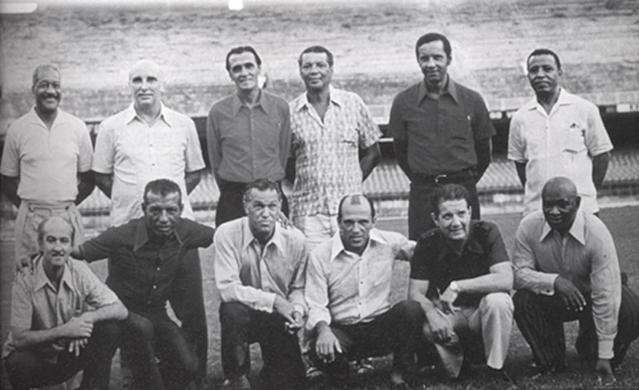 Em pé: Barbosa, Augusto, Danilo Alvim, Juvenal, Bauer e Bigode. Agachados: Friaça, Zizinho, Ademir, Jair, Chico e Mário Américo