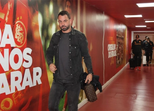 Magrão  - Ex-volante do São Caetano, Palmeiras e Inter 