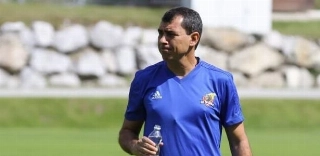F&aacute;bio Carille encara o forte calor &aacute;rabe durante treinamento do Al-Wehda em Jeddah. Foto: Divulga&ccedil;&atilde;o