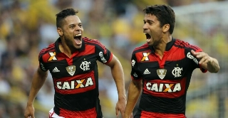 Ele entra em forma aos poucos, porém, não possui prazo ou qualquer tipo de cobrança para atuar em uma partida completa