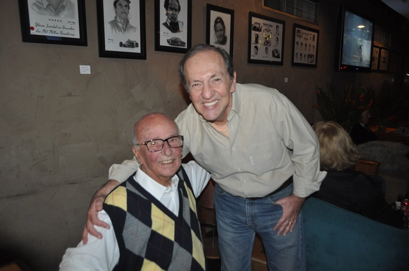 Bird Clemente e Lito Cavalcanti  em 22 de outubro de 2019, na Cristal Pizza Bar, noite de lançamento dos desenhos feitos por Bird Clemente sobre automobilismo. Foto: Marcos Júnior Micheletti/Portal TT