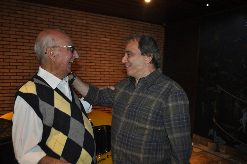 Bird Clemente e Reginaldo Leme em 22 de outubro de 2019, na Cristal Pizza Bar, noite de lançamento dos desenhos feitos por Bird Clemente sobre automobilismo. Foto: Marcos Júnior Micheletti/Portal TT