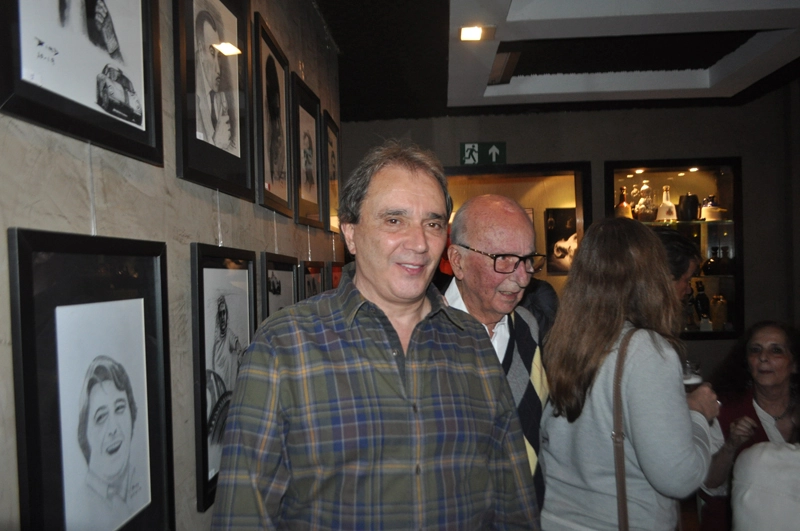 Reginaldo Leme e Bird Clemente em 22 de outubro de 2019, na Cristal Pizza Bar, noite de lançamento dos desenhos feitos por Bird Clemente sobre automobilismo. Foto: Marcos Júnior Micheletti/Portal TT