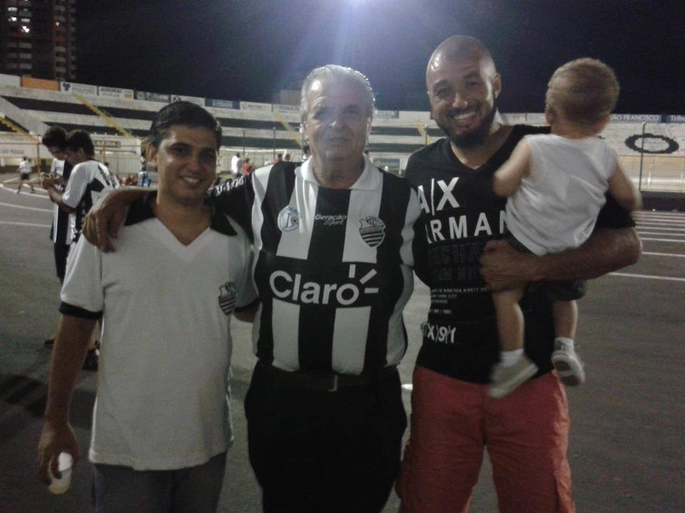 De goleiro para goleiro. Um amigo, Tomires e Alex Muralha (que jogou no Figueirense e Flamengo). Foto enviada por Tomires