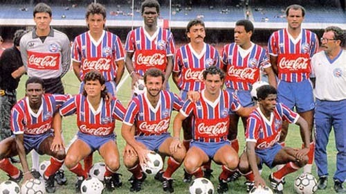 Bobô, um dos maiores jogadores do Bahia de todos os tempos, aqui com a  camiseta do Fluminense.