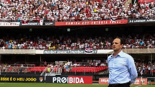 Rogério Ceni no primeiro jogo oficial no comando do São Paulo em 2017, contra a Ponte Preta 
