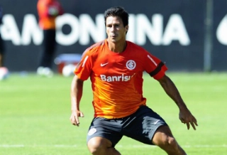 Inter deixa renovação 'apalavrada' e Índio deve assinar por seis meses 