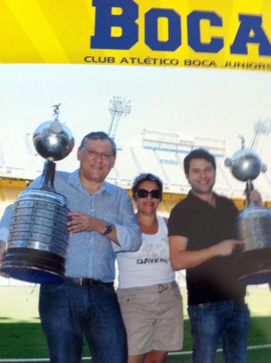 Em fevereiro de 2011, conhecendo La Bombonera, estádio do Boca Juniors, em Buenos Aires, Milton, Lenice e Rafael (filho mais velho do casal)