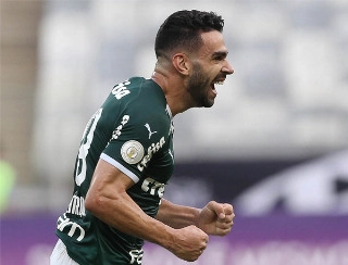 O time alviverde se torna líder do torneio nacional, com 10 pontos conquistados