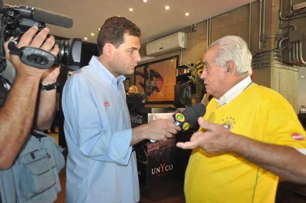 Zito sendo entrevistado pelo repórter Marcelo Rozenberg em 30 de abril de 2014, durante evento promovido pela MasterCard no Espaço Unyco, no Morumbi. Foto: Marcos Júnior/Portal TT