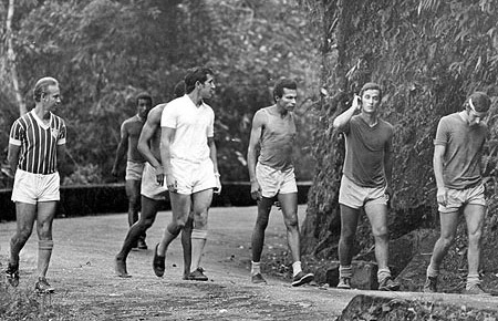 Da esquerda para a direita, em treino do Fluminense, em 1971: Zagallo, Flávio Minuano (ao fundo), Carlos Alberto Parreira, Cafuringa (encoberto por Parreira), um membro da comissão técnica, Júlio Amaral e Mickey.