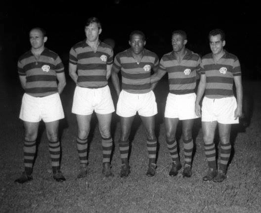 Em 1968, o Atlético-PR realizou um amistoso diante da Romênia contando com nada menos que Pepe, Bellini, Djalma Santos, Dorval e Zito. Bellini, Djalma e Dorval eram atletas do Furacão, enquanto Zito e Pepe foram convidados para reforçar a equipe na partida. Foto enviada por Wesley Miranda