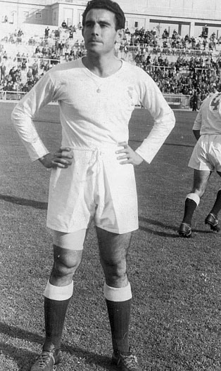 Rafael Lesmes com a camisa branca do Real Madrid. Foto: Reprodução/Jornal Marca