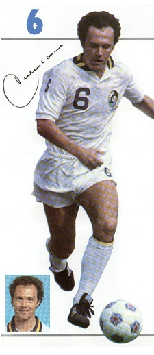 O zagueiro alemão jogou na equipe norte-americana do New York Cosmos de 1977 a 1982, fazendo um grande sucesso na terra do 