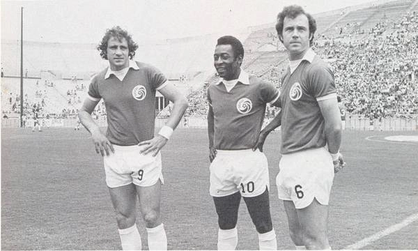 Da esquerda para a direita, Chinaglia, Pelé e Beckenbauer. Foto: UOL