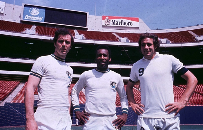 Da esquerda para a direita: Beckenbauer, Pelé e Chinaglia. Foto: In My Ear