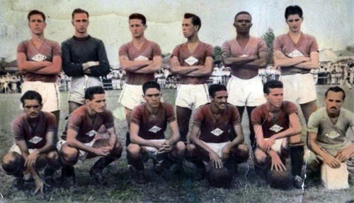 Vejam Zagallo em seus primeiros anos de carreira. Fez parte deste time que disputou o Campeonato Brasileiro de Seleções, categoria 