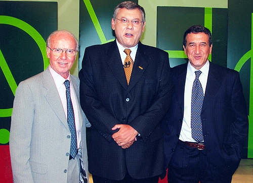 Milton Neves, no Terceiro Tempo da Rede Record de Televisão, ladeado por Zagallo e Parreira, a dupla que conquistou o Tetra para o Brasil em 1994, nos EUA.