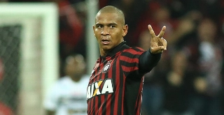 Além da assistência, Walter criou as principais jogadas de ataque do Furacão