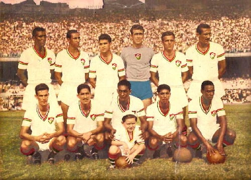 Fluminense de 1956. Da esquerda para a direita, em pé: Clóvis, Jair Santana, Cacá, Castilho, Paulo e Pinheiro. Agachados: Telê Santana, Léo Briglia, Waldo, Jair Francisco e Escurinho. Foto enviada por José Eustáquio