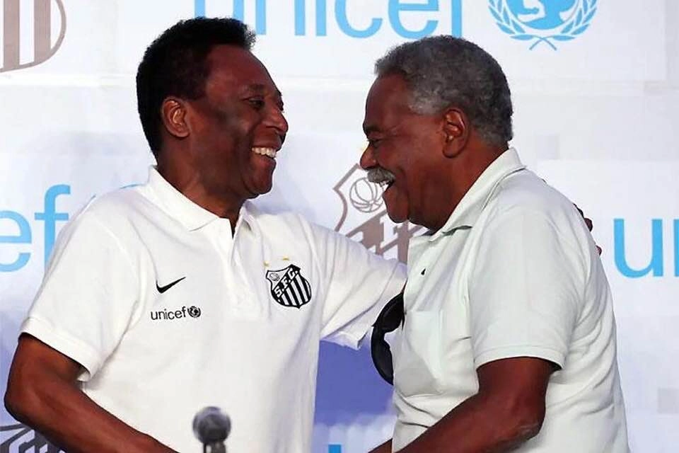 A maravilhosa dupla Pelé e Coutinho em 25 de abril de 2014, durante evento em que o Santos e a Unicef firmaram uma parceria, no ginásio da Vila Belmiro, em Santos. Foto: Divulgação