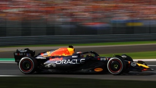 Bicampeão precisou ser paciente no começo da prova. Foto: Oracle Red Bull Racing