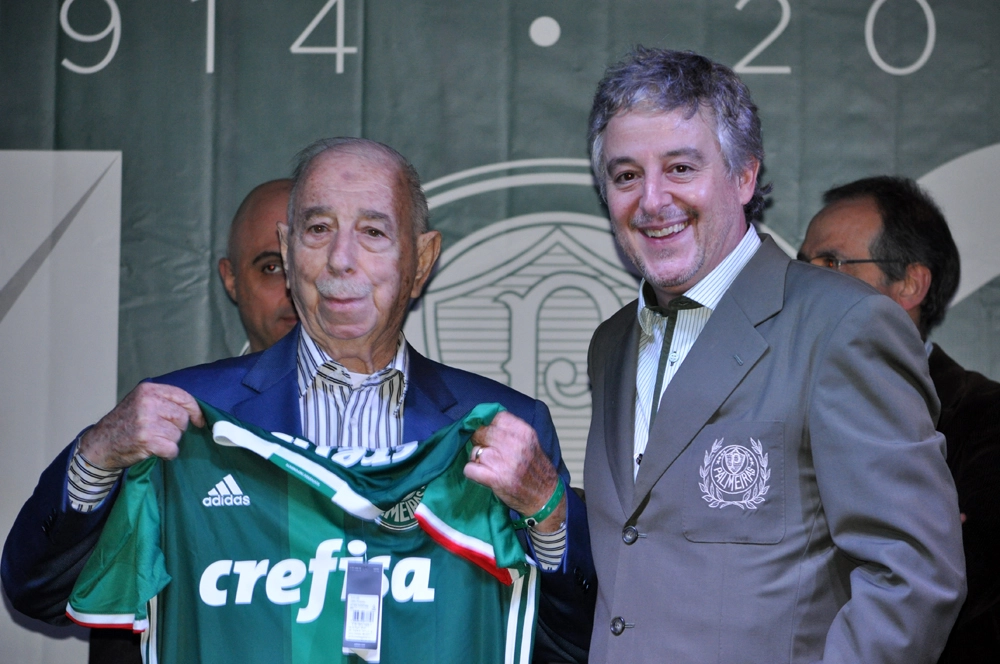  O saudoso Conti, ao lado de Paulo Nobre, sendo homenageado na festa de veteranos do Palmeiras, em 23 de setembro de 2016, no Palestra Itália.Foto: Marcos Júnior Micheletti/Portal TT 