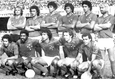 Cruzeiro campeão mineiro de 1977. Em pé, da esquerda para a direita, vemos Luiz Antônio, Nelinho, Nélio, Zezinho Figueroa, Marquinhos e Mariano; agachados estão Eduardo Amorim, Mauro, Roberto César, Alexandre e Joãozinho