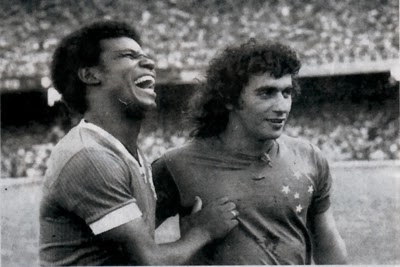 O encontro aconteceu em um dos inesquecíveis duelos entre Internacional e Cruzeiro, nos anos 70